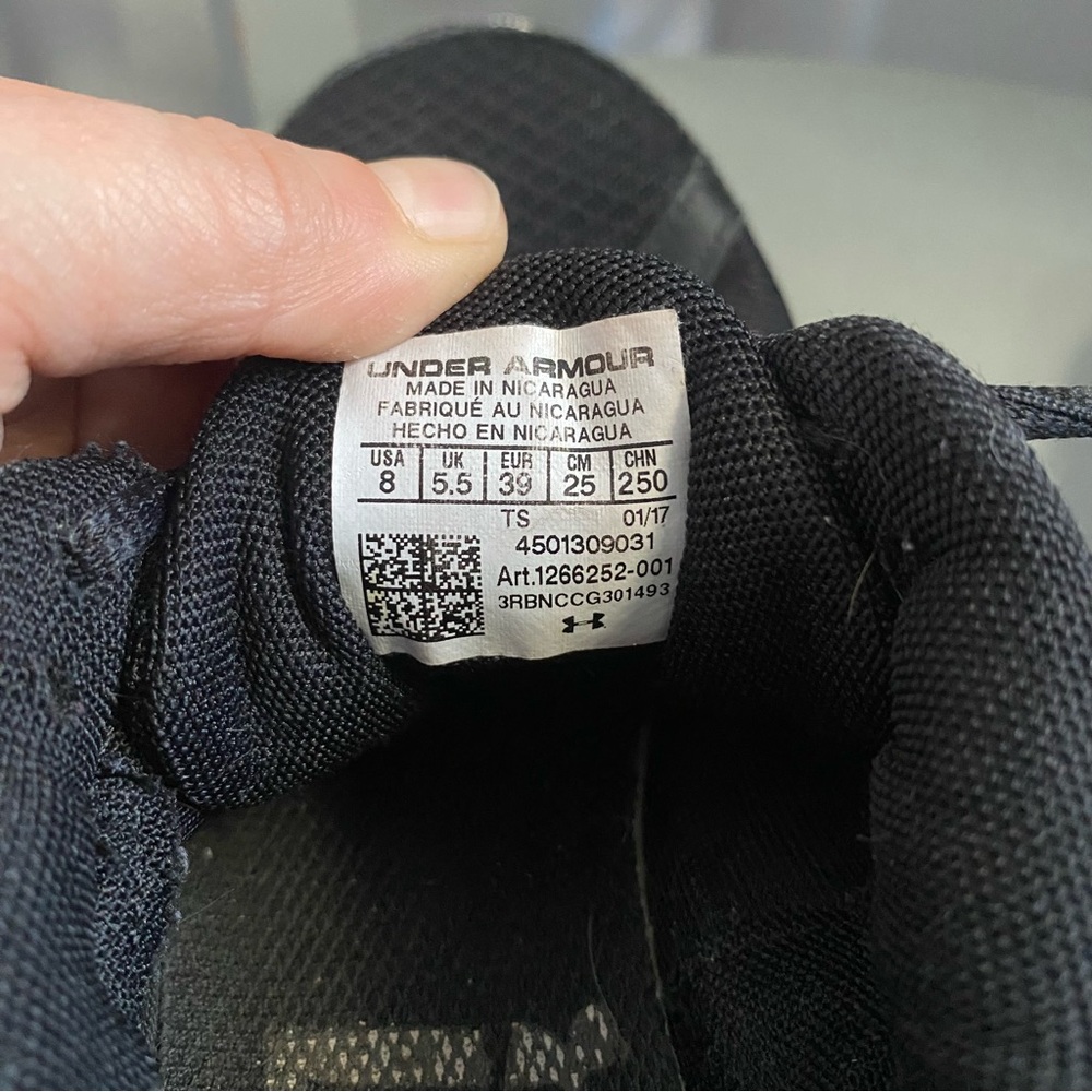 Under Armour Assert 6 Running Sneaker Size 8 - image 5